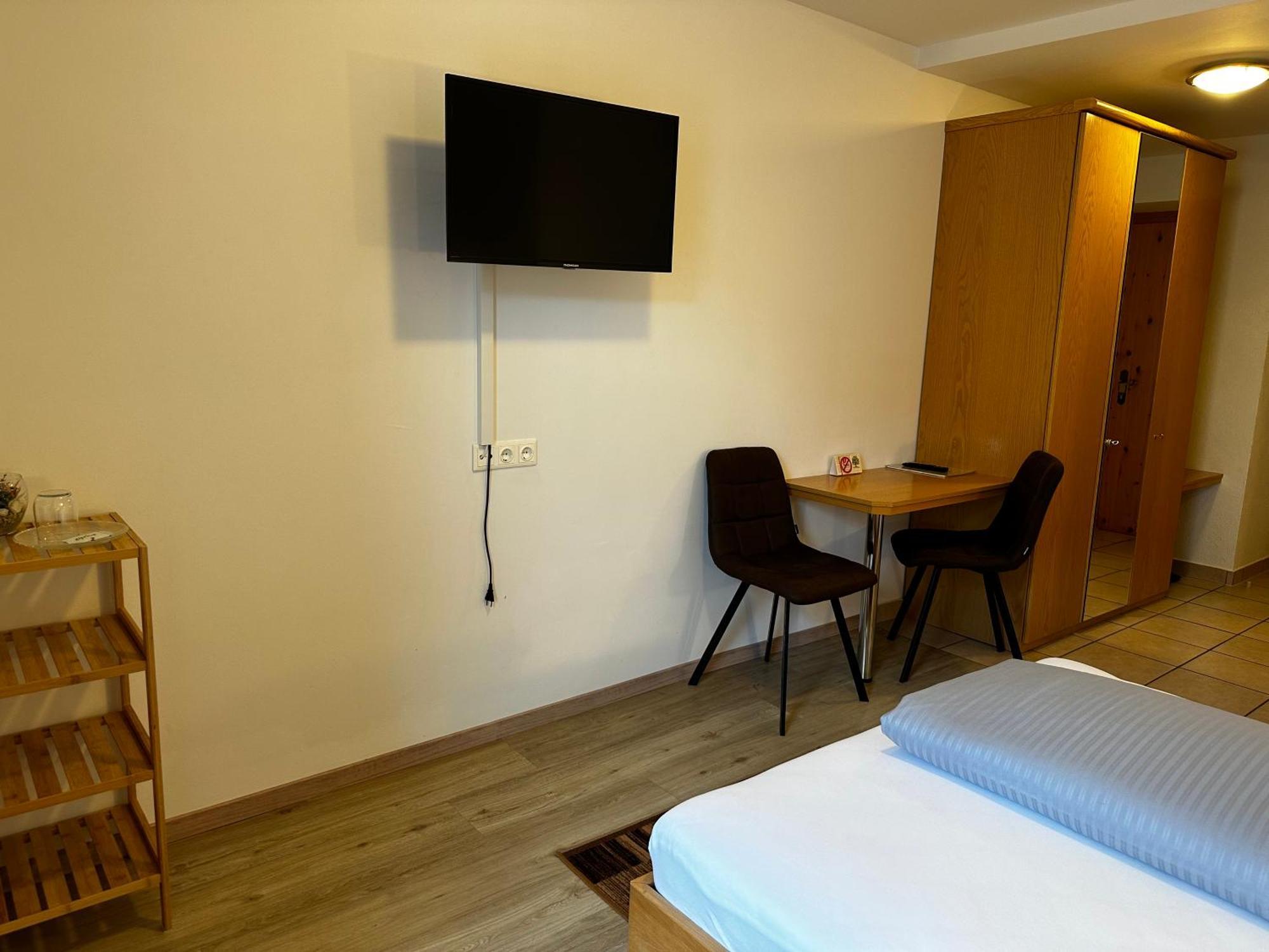 Goldener Adler Bed & Breakfast ชาร์นิทซ์ ภายนอก รูปภาพ