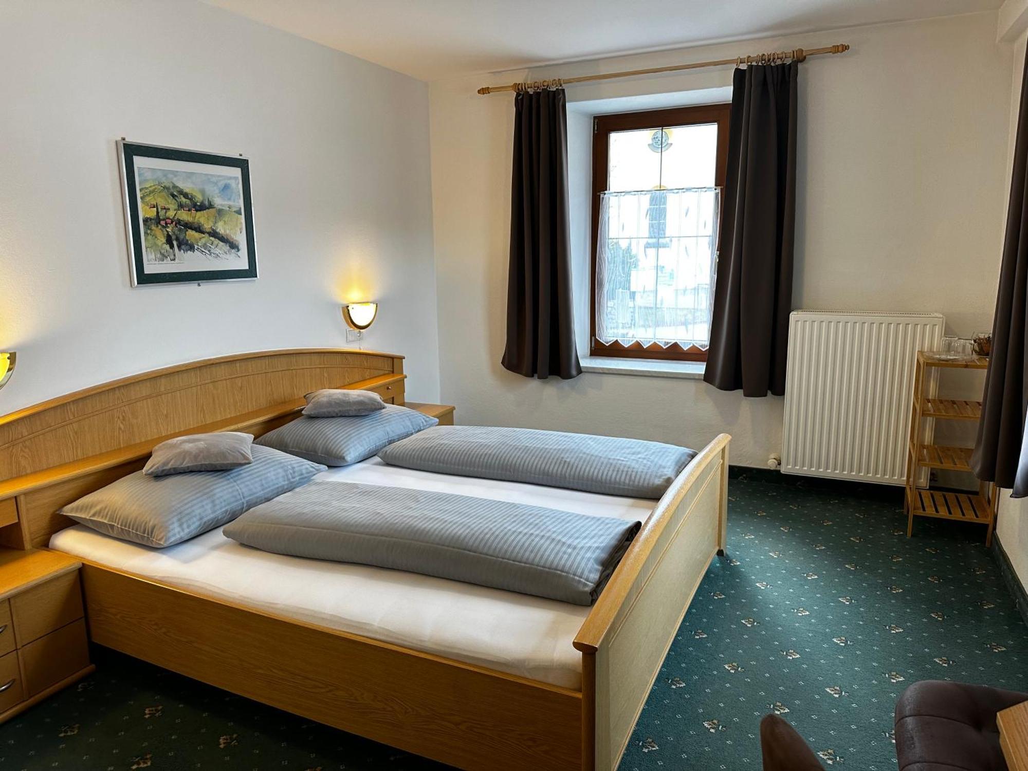 Goldener Adler Bed & Breakfast ชาร์นิทซ์ ภายนอก รูปภาพ