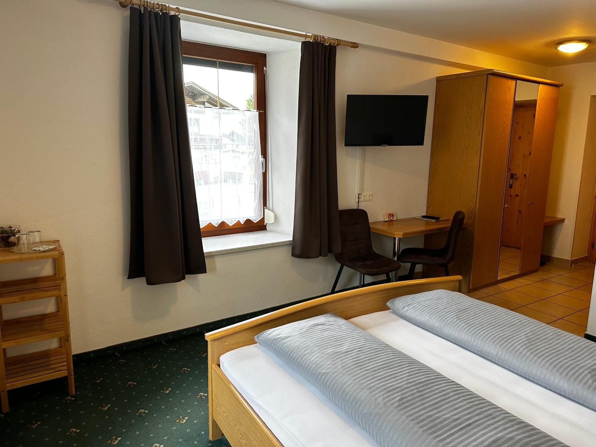 Goldener Adler Bed & Breakfast ชาร์นิทซ์ ภายนอก รูปภาพ