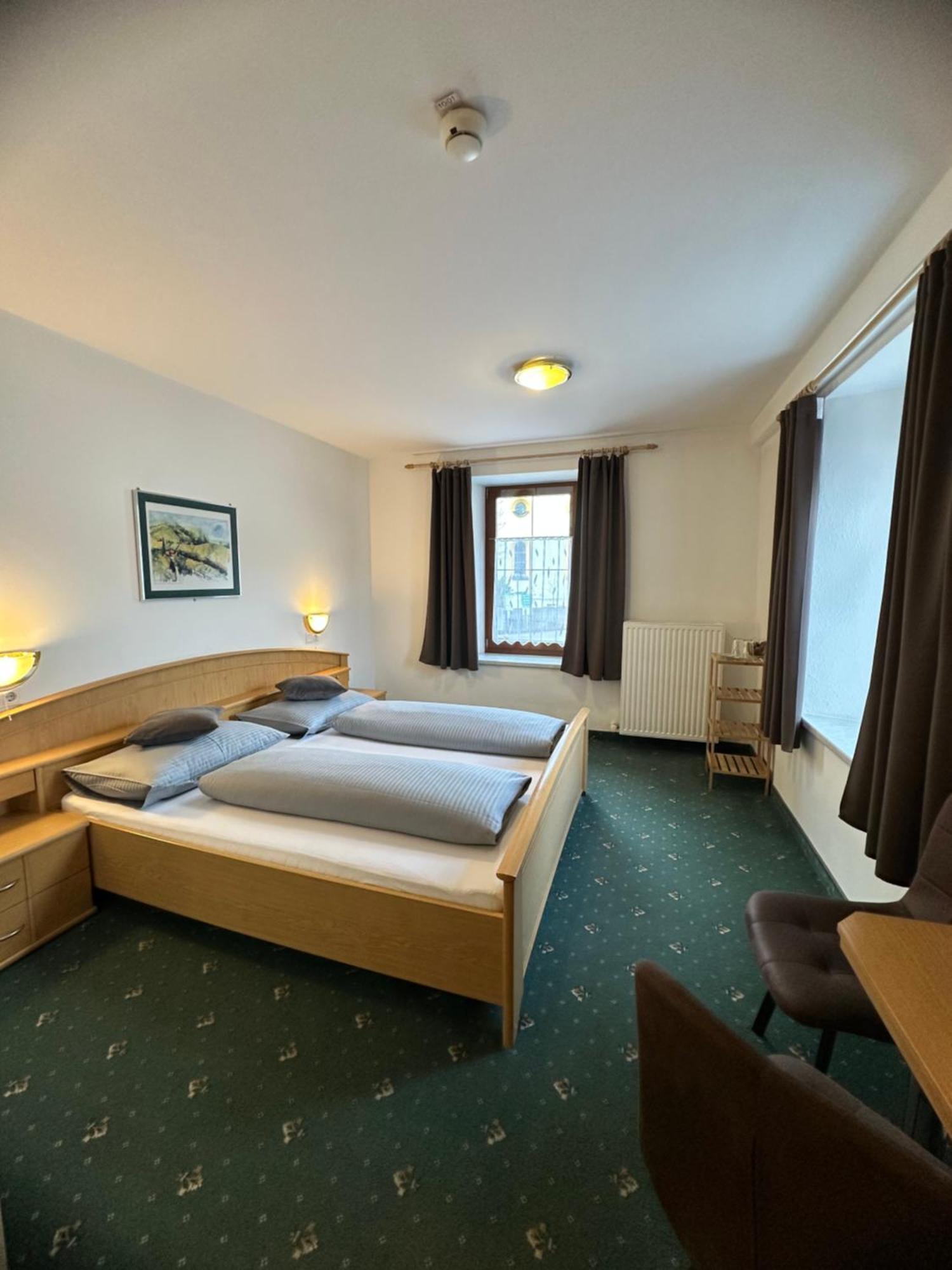 Goldener Adler Bed & Breakfast ชาร์นิทซ์ ภายนอก รูปภาพ